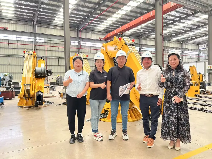 Customers from Peru visiting the BOB-LIFT factory