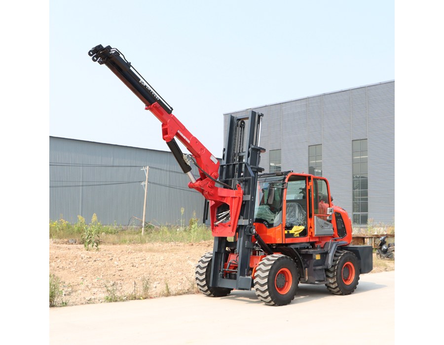 BOB-LIFT 2.5 طن رافعات بذراع فلاي جيب للرافعة الشوكية on a rough-terrain forklift with the boom raised steeply for high lifting