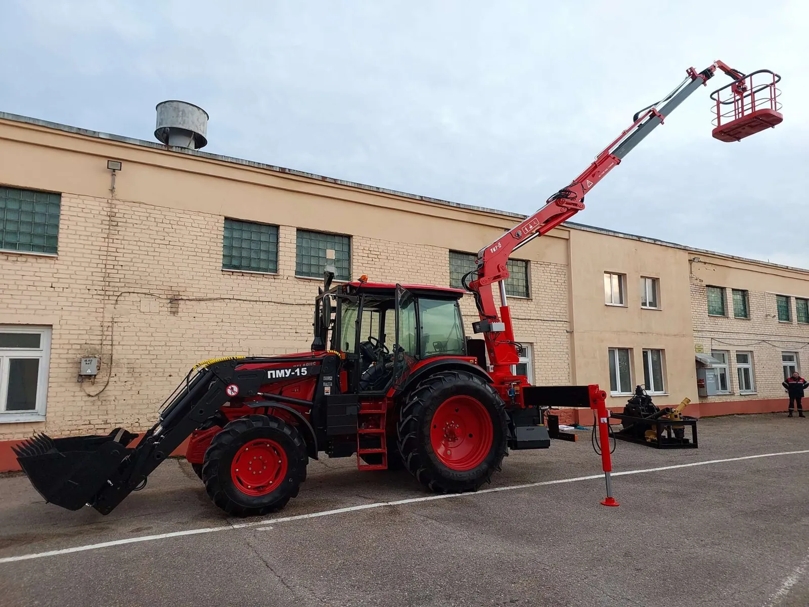 Tractor Cranes with a Stabiliser Leg and Crane Basket in Belarus