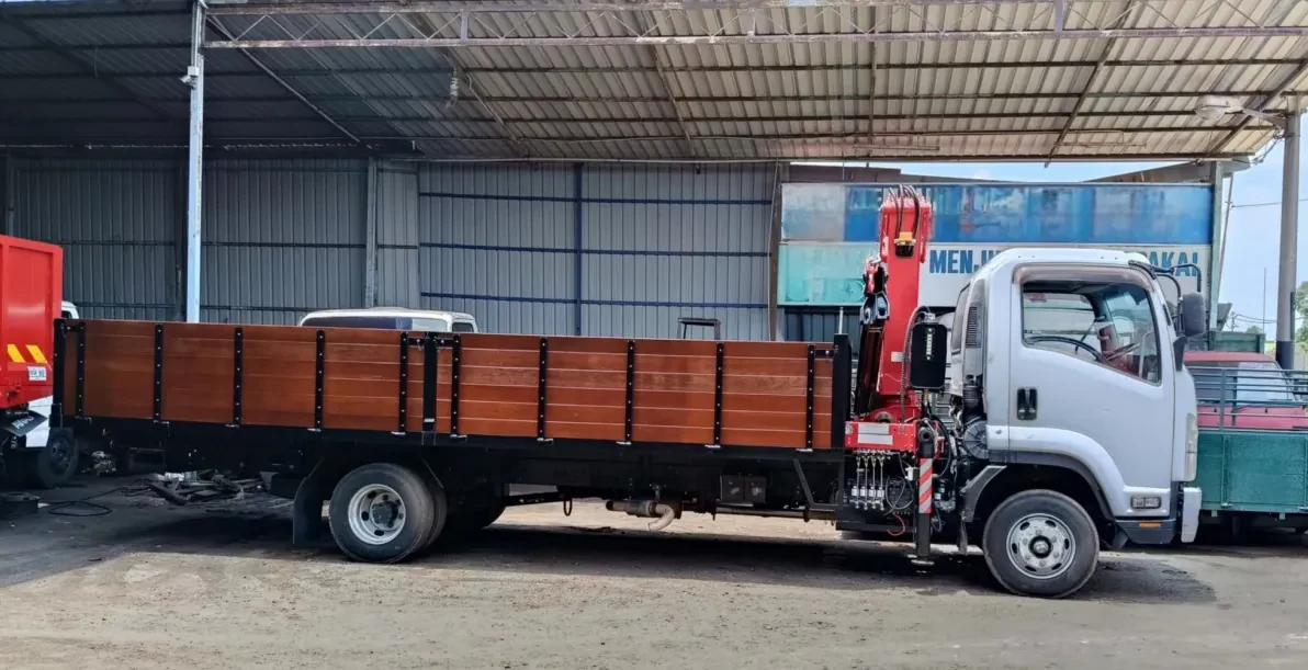 Crane Lorry Guide: Types, Sizes and How to Choose a Lorry Mounted Crane